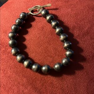 Elegant Black Pearl Bracelet